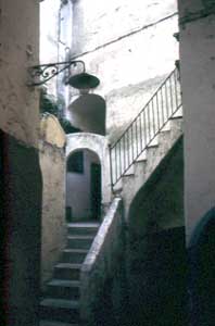 Architettura mediterranea tradizionale a Capri; fotografia: Francesco Saverio ALESSIO &copy; copyright 1985