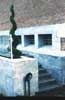 Architettura Mediterranea:  Villa Cusani a Vitulano:  Un dettaglio del crepidoma in bardiglio e della muratura di mattoni: Tullio CUSANI Architetto; fotografia: Tullio CUSANI © copyright 2002