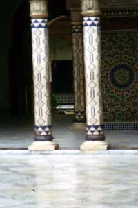 Architecture M&eacute;diterran&eacute;enne ou de la M&eacute;diterran&eacute;e - La Mosq&eacute;e de Paris;  photographie: Francesco Saverio ALESSIO, &copy; copyright 2002