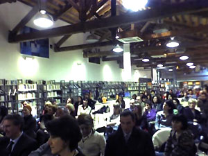 Pesaro, 30 gennaio 2008: Una veduta del numeroso pubblico alla Biblioteca San Giovanni per la presentazione del libro La societ sparente - fotografia: Francesco Saverio Alessio -  copyright 2008