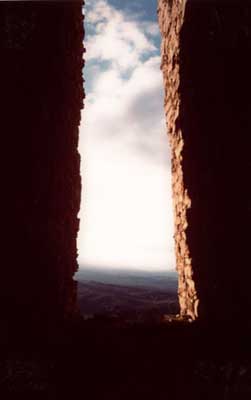 Centro del Mediterraneo: ( Sito Archeologico di Acerenthia): Cerenzia, Crotone, Calabria, Italia: veduta sulla valle del Neto dai ruderi della città Fotografia: Francesco Saverio ALESSIO, 1983 copyright