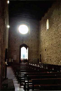 Centro del Mediterraneo: San Giovanni in Fiore, Calabria, Italia: Abbazia Florense - Interno verso l'ingresso - Fotografia: Giuseppe De Marco copyright © 2003/2005