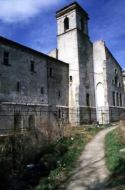 Centro del Mediterraneo: San Giovanni in Fiore, Calabria, Italia: Abbazia Florense - Lato est - Incrocio fra convento, campanile e abside - Fotografia: Francesco Saverio ALESSIO copyright © 1987/2005