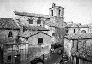 Architettura Mediterranea: Architettura Florense: San Giovanni in Fiore: la Chiesa di Santa Maria delle Grazie (si notano gli antichi intonaci tradizionali, in calce e sabbione granitico, sulla Chiesa e su tutti gli edifici circostanti)